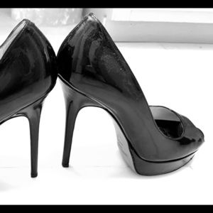 JIMMY CHOO BLACK PUMPS